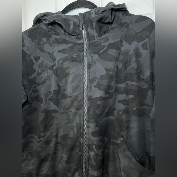 Lululemon Women's Black/Green  Camouflage Jacket Size 8 - Picture 4 of 13